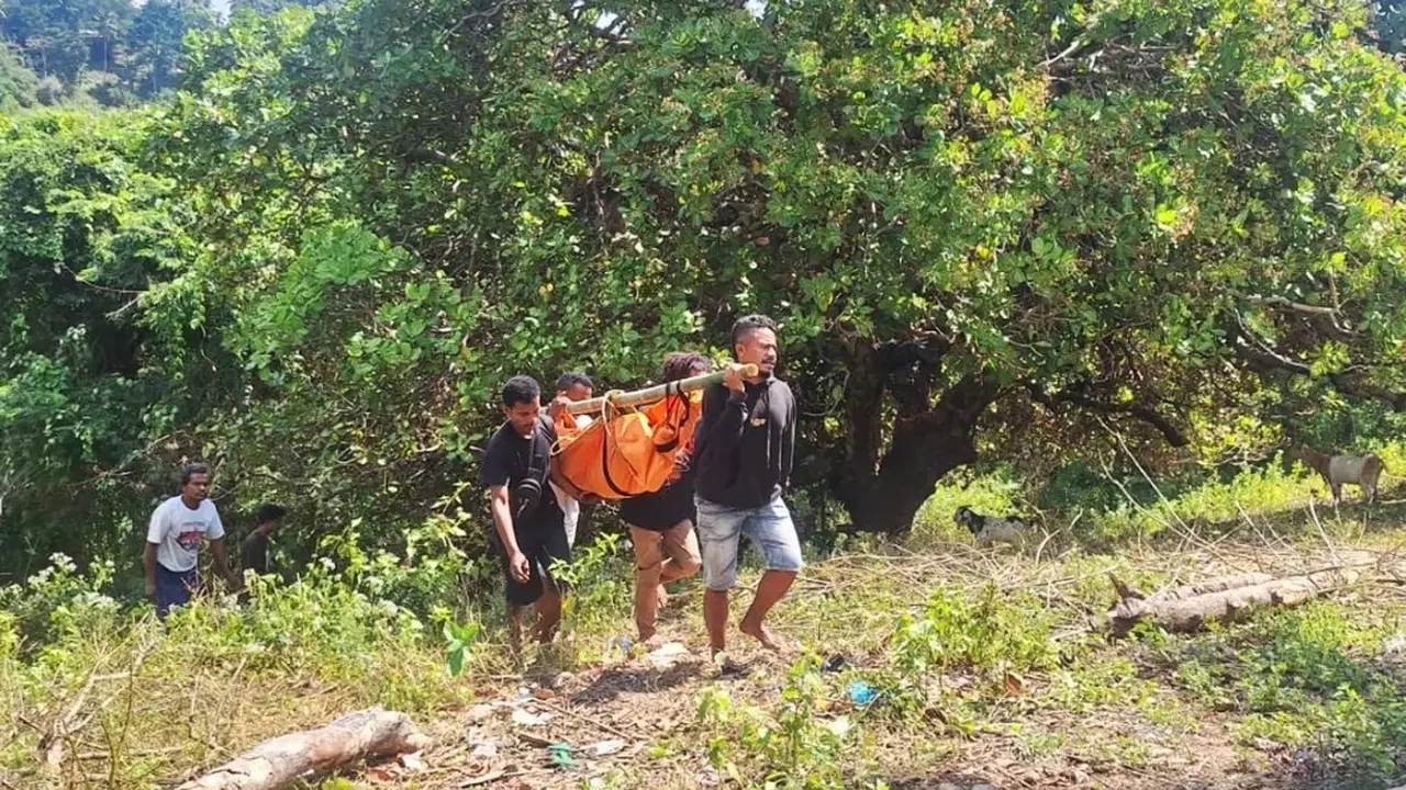 Evakuasi korban penganiayaan di Sikka NTT