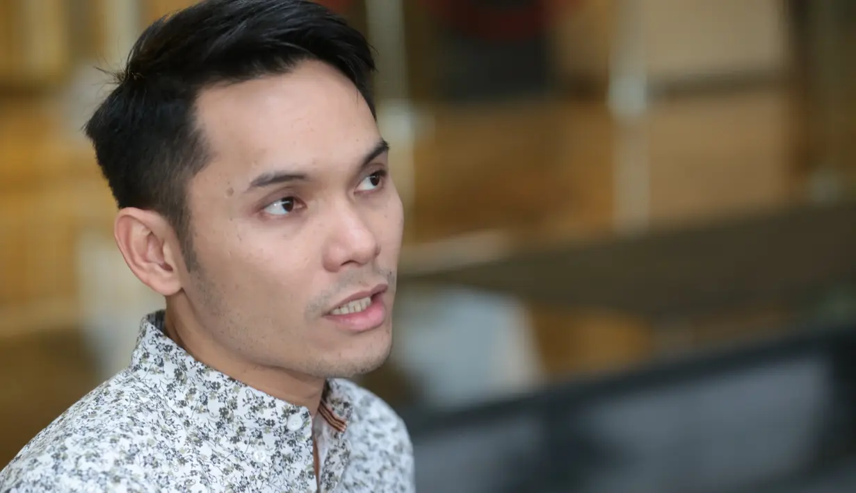 "Kalau kata orang, pacarannya setelah nikah. Kita berhubungan sekarang banyak ngobrol soal teknis (pernikahan)," ucap Ben di Gedung Trans TV, Jalan Kapten Tendean, Jakarta Selatan, Kamis (14/7/2016). (Adrian Putra/Bintang.com)