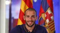 Vidal Tak Gentar Bersaing dengan Alves di Barcelona