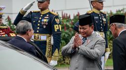 Secara resmi kenegaraan, Presiden Republik Indonesia Prabowo Subianto menerima kunjungan Perdana Menteri (PM) China Li Qiang di Istana Merdeka Jakarta, Minggu (25/5/2025). (YASUYOSHI CHIBA/AFP)