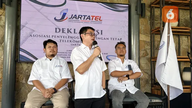 Andika Nugroho Sulistyanto, Bendahara Umum Jartatel; Raymond Hubertus, Ketua Umum Jartatel; dan Sony Setiadi, Sekjen Jartatel. Liputan6.com/Iskandar