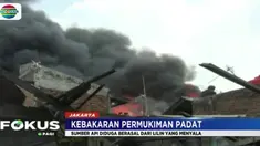 Sebagian warga lainnya berusaha menyelamatkan harta benda mereka dari amukan api. Sementara warga lainnya berusaha memadamkan api dengan sarana seadanya.