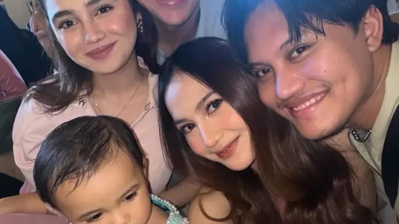 10 Potret Mahalini Pakai Mini Dress Pink di Ultah Azura, Diduga Hamil