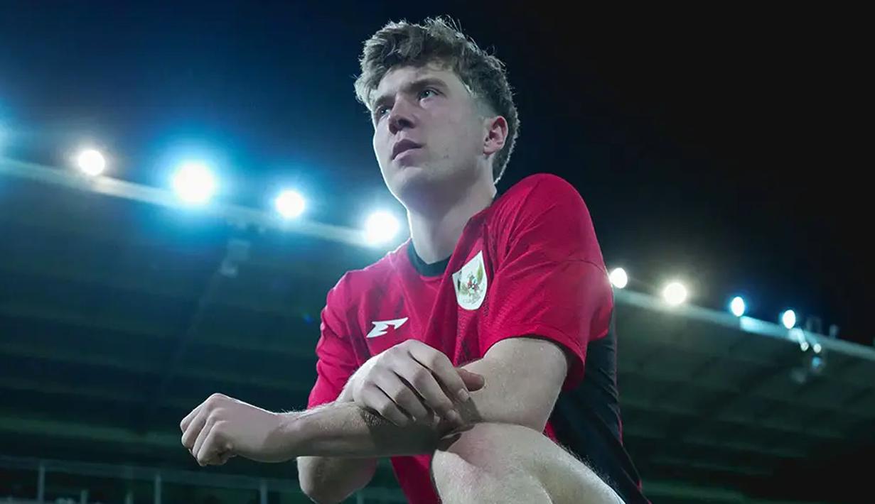 Pemain Timnas Indonesia, Ole Romeny melakukan pemanasan saat laga putaran ketiga Kualifikasi Piala Dunia 2026 melawan Australia di Stadion Netstrata Jubilee, Sydney, Selasa (18/03/2025) waktu setempat. (Dok. PSSI)