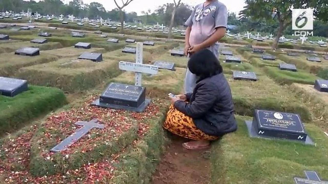 [Bintang] Cerita Sedih di Balik Kematian Bayi Debora