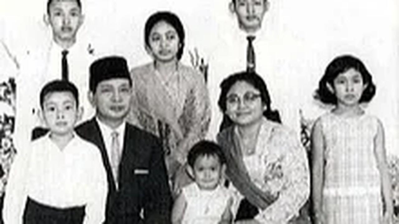 "Saya dulu diambil istri oleh seorang prajurit dan bukan oleh supir taksi. Seorang prajurit harus dapat mengatasi setiap persoalan dengan kepala dingin walaupun hatinya panas,"