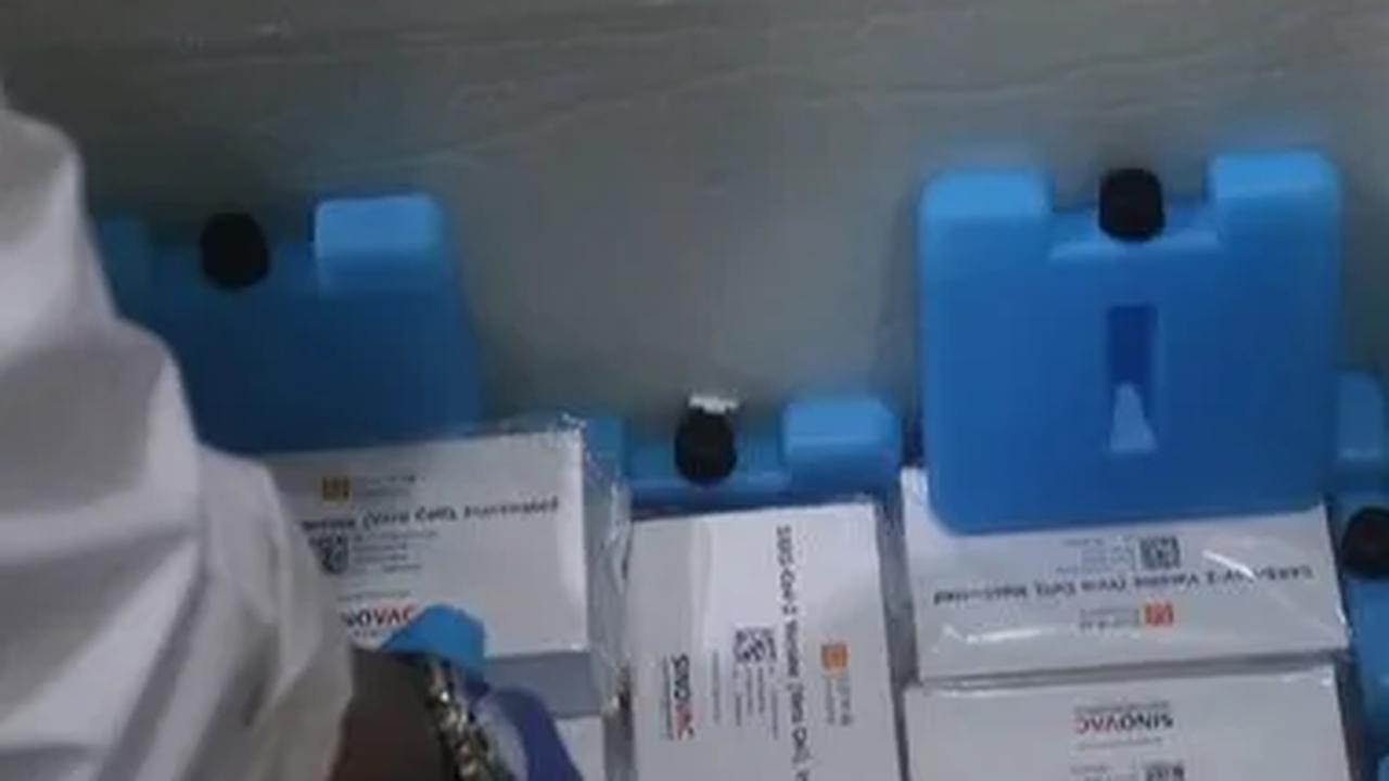 Bio Farma telah mendistribusikan lebih dari 400 juta dosis vaksin Covid-19 ke seluruh wilayah Indonesia dengan 34 Provinsi, 514 Kota/Kabupaten dan 13000 Fasyankes yang terpantau seluruhnya melalui aplikasi medtrack.
