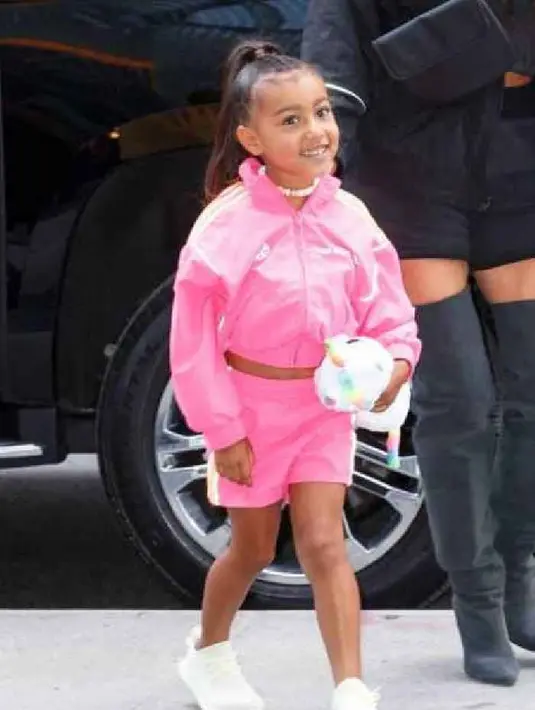 Tentu saja Kim Kardashian mendapatkan sejumlah kritik dari para netizen di Twitter. (One News Page)