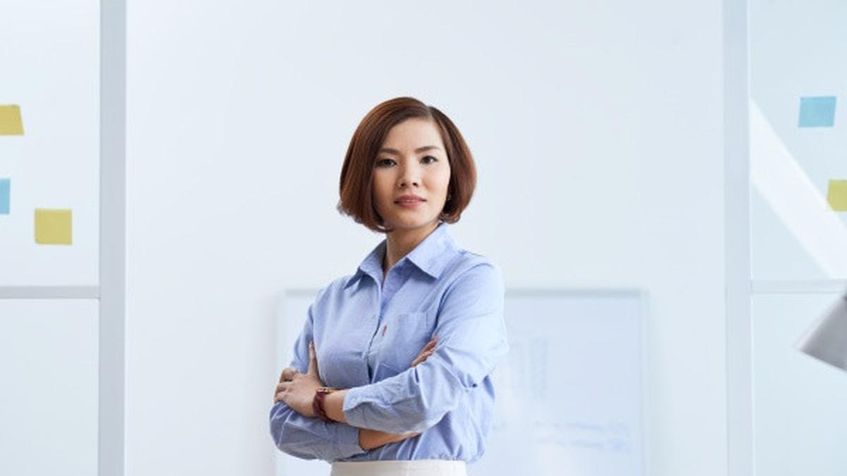 14 Model Rambut Bob Nungging Pendek untuk Ibu-ibu 50 Tahun di 2025, Stylish dan Anti Ribet