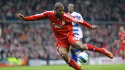 Ryan Babel. Sayap kiri Belanda berusia 36 tahun yang sejak awal musim 2022/2023 bermain bersama Eyupspor di kasta kedua Liga Turki ini tercatat pernah menjadi bagian Liverpool sejak awal musim 2007/2008 hingga pertengahan musim 2010/2011. Ia didatangkan dari Ajax Amsterdam pada awal musim 2007/2008 dengan nilai transfer 17,25 juta euro. Bersama Liverpool ia total tampil dalam 146 laga di semua ajang dengan torehan 22 gol dan 18 assist. Pada tengah musim 2010/2011 ia dilepas permanen ke TSG Hoffenheim dengan mahar 7 juta euro. (AFP/Paul Barker)