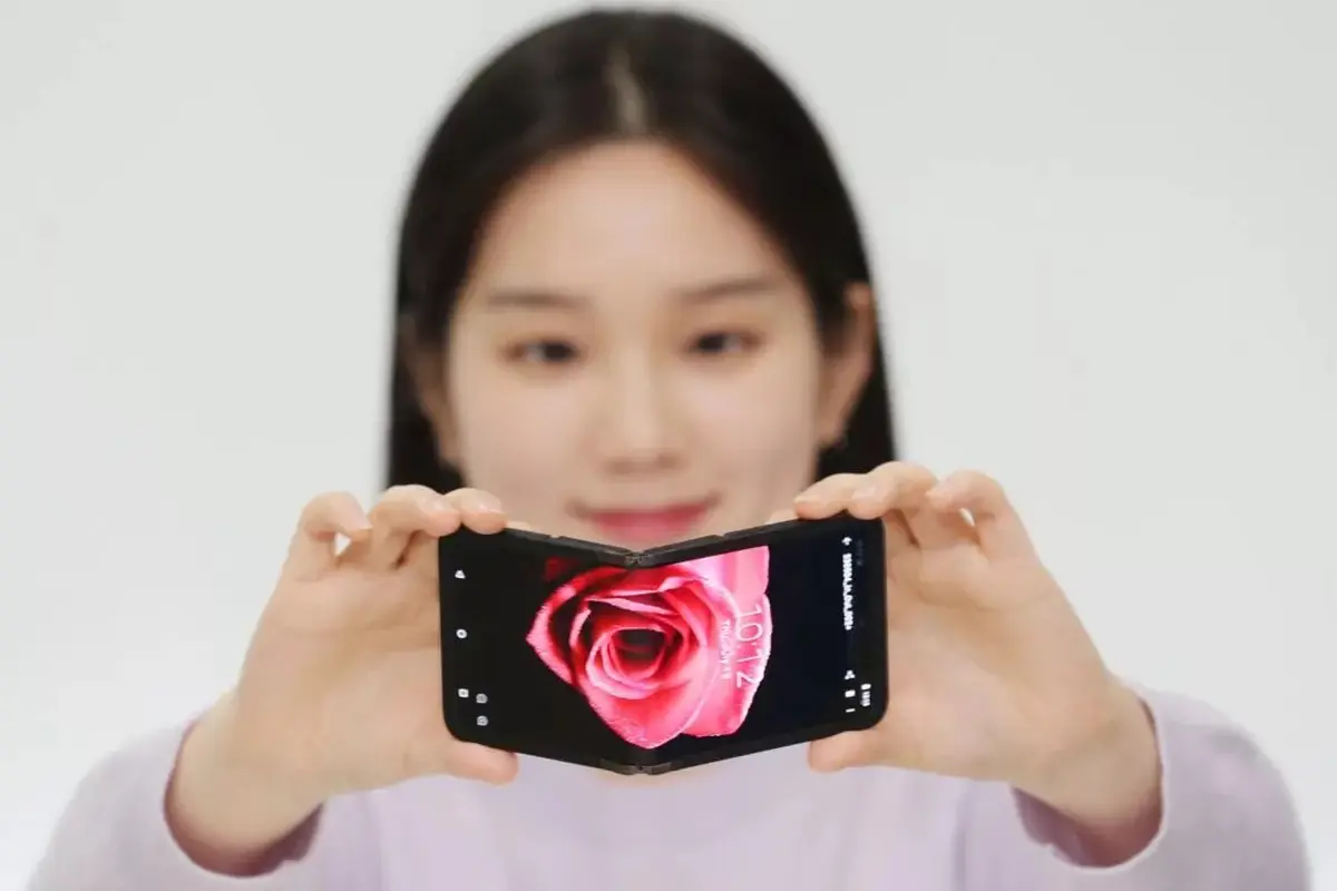 Samsung Ungkap Teknologi HP Android Layar Lipat di CES 2024