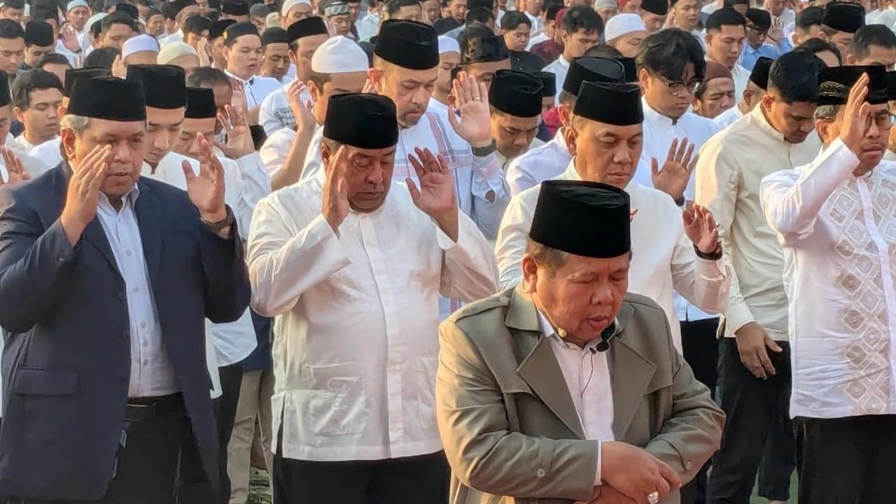 Salat Iduladha di Balai Kota DKI Berlangsung Khidmat, Wagub Rano Karno Hadir