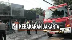 Akibat kebocoran gas sebuah restoran di Tebet meledak dan terbakar. Akibat peristiwa ini seorang karyawan di bagian dapur mengalami luka bakar dan dievakuasi petugas Damkar.