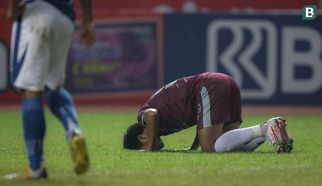 Pemain PSM Makassar, Saldy merayakan gol penyeimbang 1-1 ke gawang Persib Bandung dalam laga pekan ke-6 BRI Liga 1 2021/2022 di Stadion Wibawa Mukti, Cikarang, Sabtu (02/10/2021) WIB. Kedua tim bermain imbang 1-1. (Bola.com/Bagaskara Lazuardi)