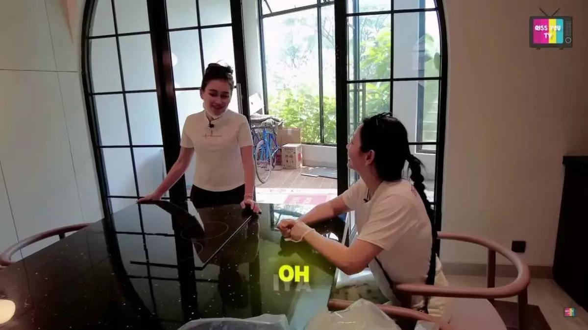 5 Potret Dapur Hesti Purwadinata di Rumah Baru, Modern dengan Perabotan Serba Canggih Bikin Betah Masak