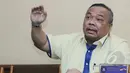 Ketua DPP Partai Golkar kubu Agung Laksono, Leo Nababan, memberi keterangan pers terkait rencana DPR dan usulan Akbar Tanjung tentang dualisme Partai Golkar di Kantor DPP Partai Golkar, Jakarta, Selasa (5/5/2015). (Liputan6.com/Helmi Afandi) 