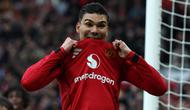 Gelandang Manchester United asal Brasil bernomor punggung 18, Casemiro, bereaksi terhadap peluang yang terlewatkan selama pertandingan Liga Inggris antara Manchester United dan Manchester City di Old Trafford, Manchester, barat laut Inggris, pada 17 Januari 2026. (Darren Staples/AFP)