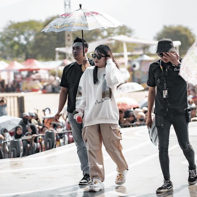 Jadi Ibu Dua Anak, Ini 7 Potret Nella Kharisma yang Dipuji Makin Menawan