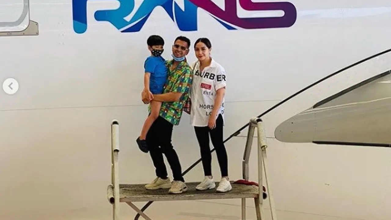 Logo RANS di badan pesawat