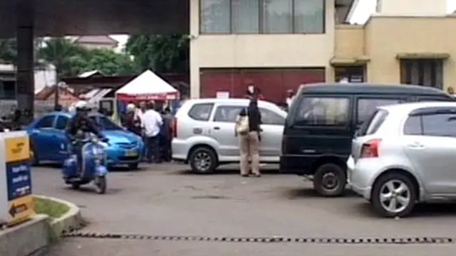 [VIDEO] Pasang RFID, Pemilik Mobil Antre Berjam-jam