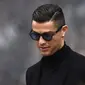 Striker Juventus Cristiano Ronaldo menghadiri peradilan kasus penggelapan pajak yang melibatkannya di Madrid, Selasa (22/1/2019). (AFP/Oscar del Pozo)