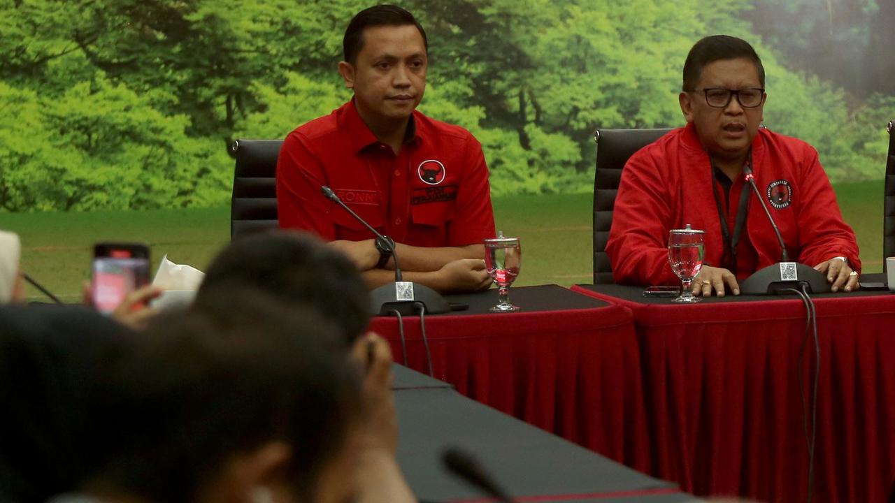 Hasto Kristiyanto konferensi pers jelang HUT ke-52 PDIP