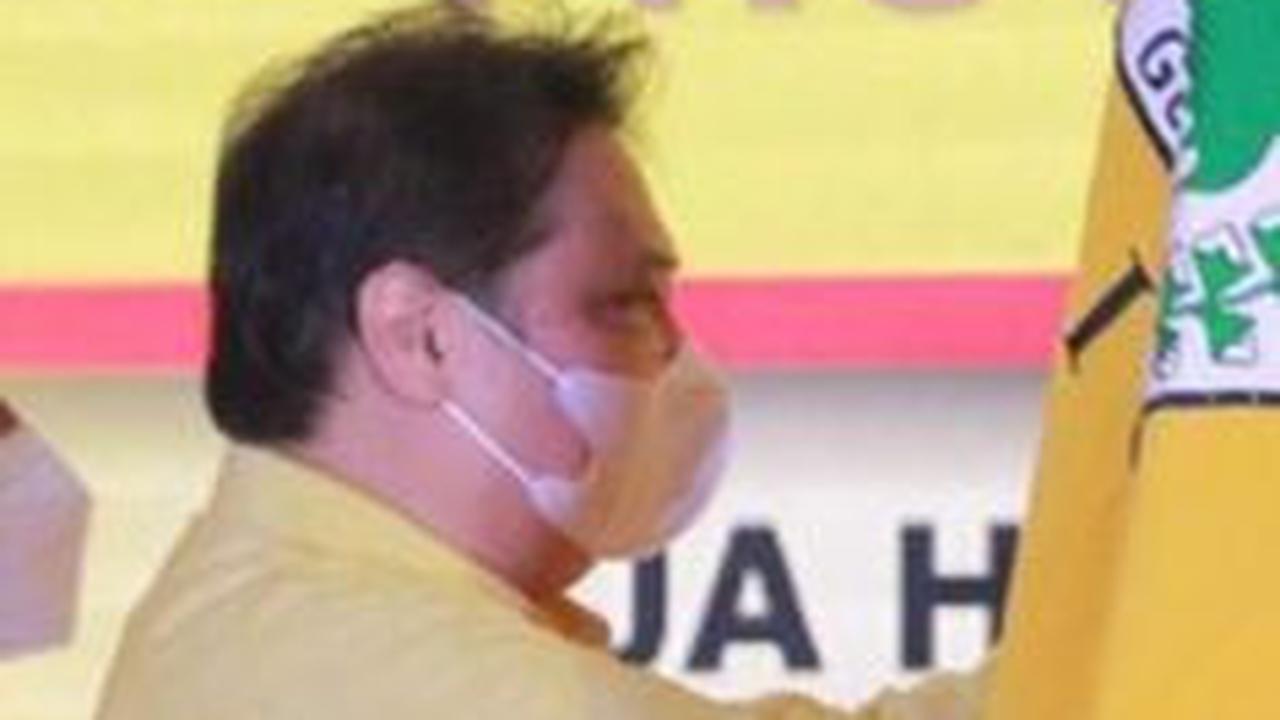 DPD Golkar seluruh provinsi di Indonesia juga menyatakan memberikan mandat pada Airlangga dalam proses negosiasi, strategi, dan momentum terkait Pilpres 2024.