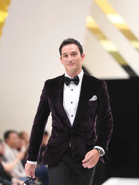 "Aku kaget. Makanya aku tawarkan diri di sana buat mengurus semuanya atau kirim bodyguard. Aku khawatir sama Kenzo," ujar Mike. (Nurwahyunan/Bintang.com)