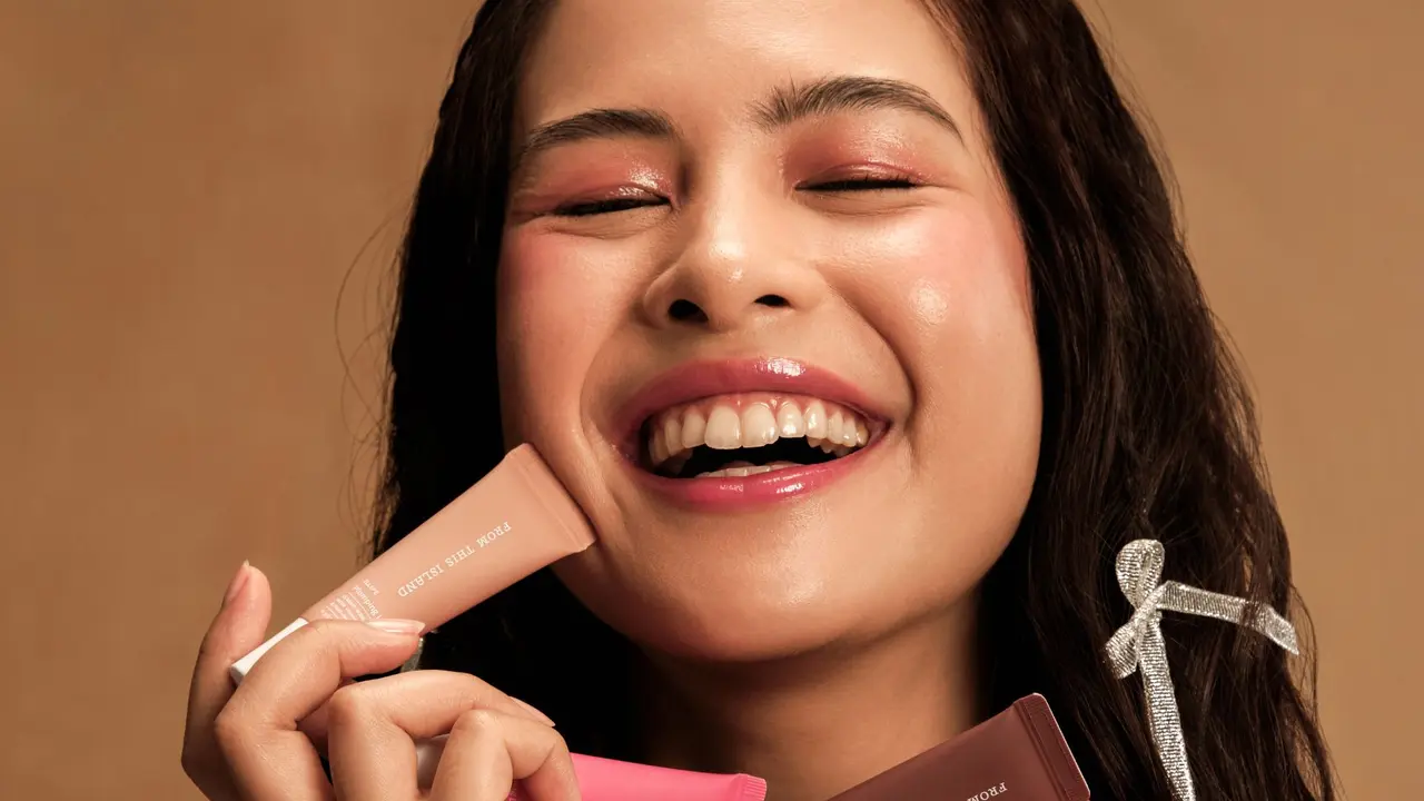 Maudy Ayunda Rilis 4 Shade Lip Butter Balm, Dukung Project Reforestasi di Kalimantan
