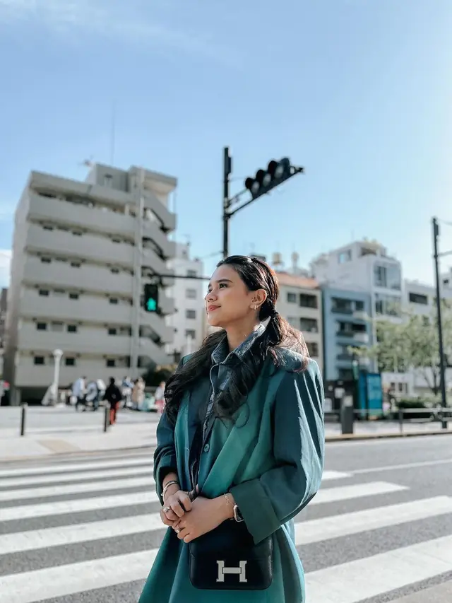 10 Gaya Seleb Liburan Musim Panas di Jepang, Acha Septriasa hingga Mikha Tambayong Tampil Stylish