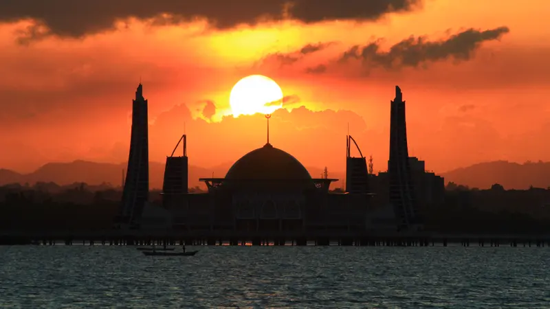 Lokasi masjid Al Alam Kendari sebagai tempat pelaksanaan Munas Kadin ke-VIII tahun 2021.(Liputan6.com/Foto:Deni Lahundape untuk Liputan6.com)