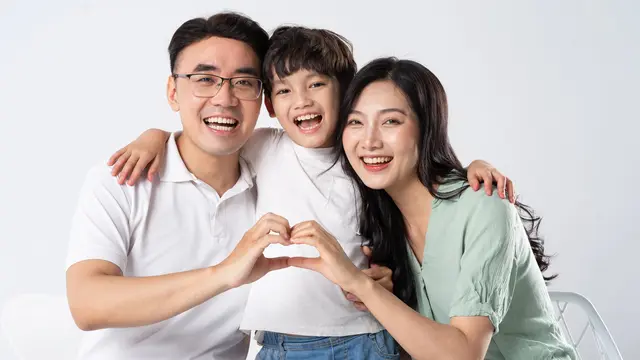 keluarga september pelukan anak