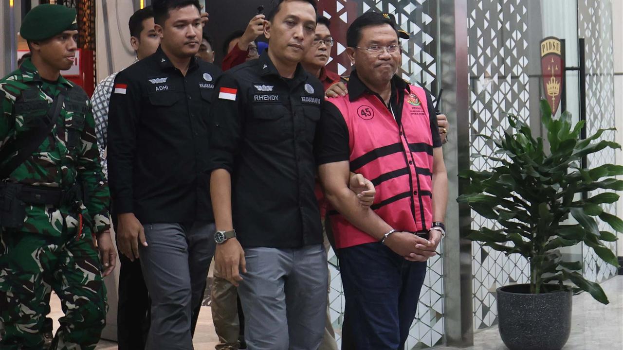 FOTO: Tiga Eks Pimpinan BGN Ditahan dalam Kasus Dugaan Korupsi Program MBG