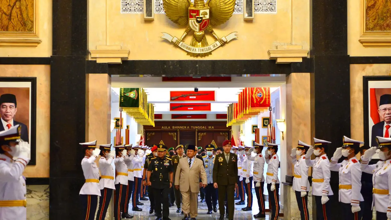Kepala Staf Angkatan Darat Singapura, Brigadier General David Neo mengunjungi Kantor Menteri Pertahanan (Menhan) RI Prabowo Subianto di Jakarta, Selasa 10 Mei 2022.