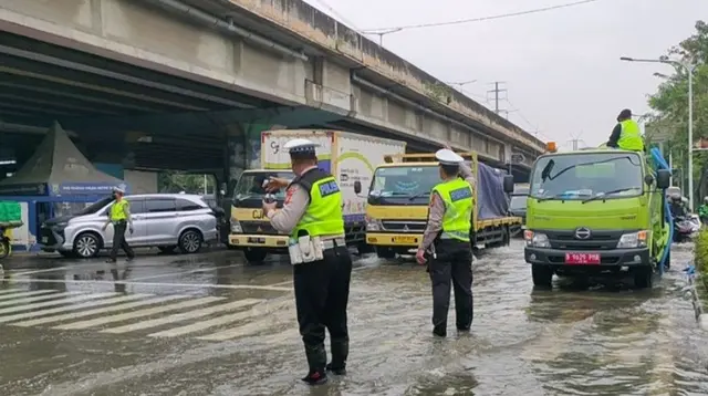 Pengaturan Lalu Lintas Tetap Berjalan Meski Gedung Bapenda DKI Terbakar