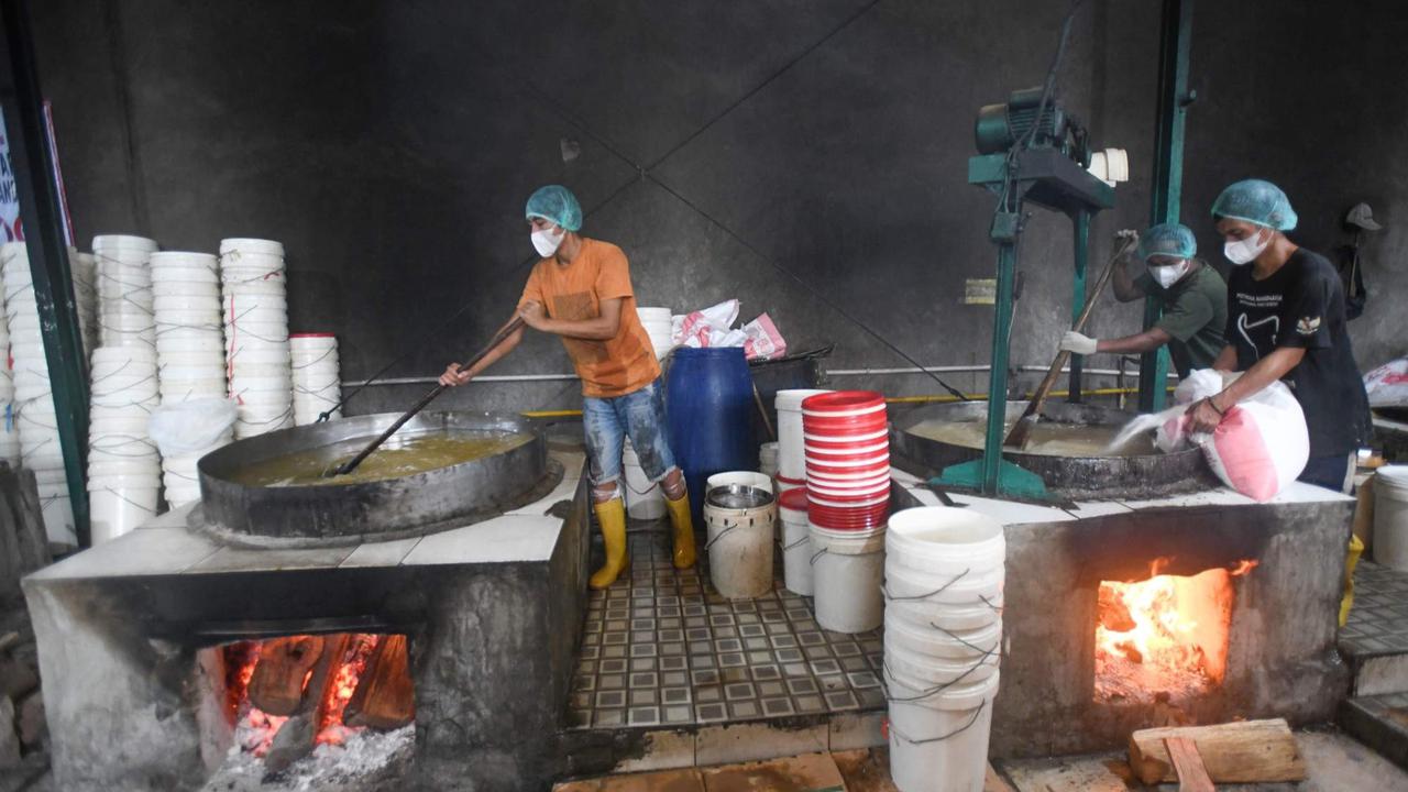 UMKM kue keranjang berdayakan warga sekitar