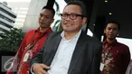 Mantan Wakil Ketua Komisi II DPR Khatibul Umam Wiranu usai diperiksa KPK, Jakarta, Jumat (9/12). Khatibul diperiksa sebagai saksi dalam kasus dugaan korupsi e-KTP. (Liputan6.com/Helmi Afandi)