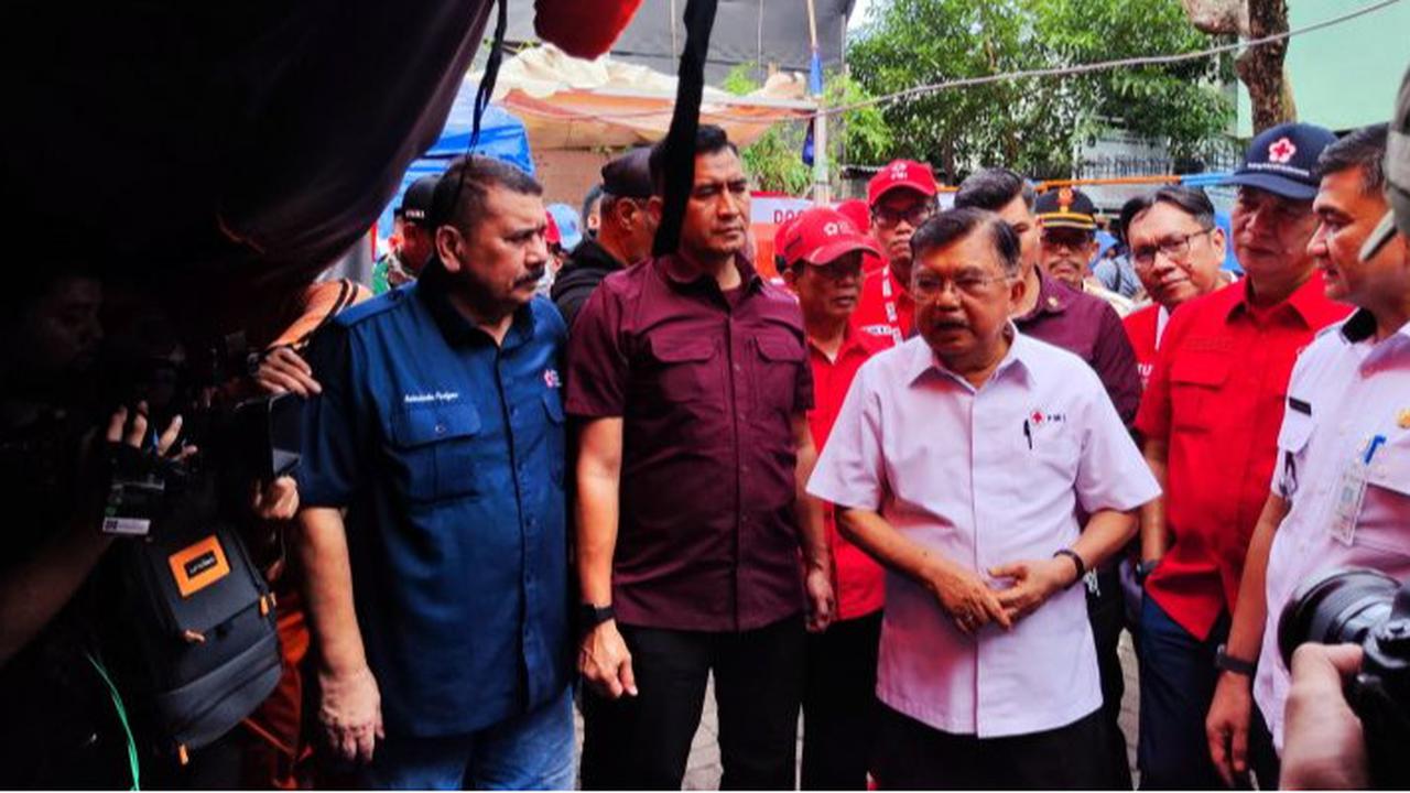 Potret JK Sambangi Lokasi Kebakaran Kemayoran, Tawarkan Korban Tinggal di Rusun