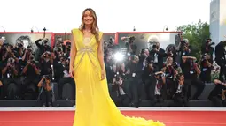 Olivia Wilde dalam premier Don't Worry Darling di Festival Film Venesia 2022. (Foto: Vianney Le Caer/Invision/AP)