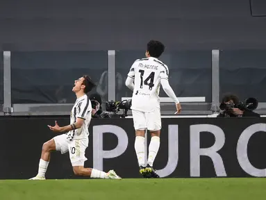 Penyerang Juventus, Paulo Dybala berselebrasi setelah mencetak gol ke gawang Napoli pada laga tunda pekan ketiga Serie A di Allianz Stadium, Kamis (8/4/2021) dini hari WIB. Juventus menang 2-1 atas Napoli lewat gol yang dicetak Ronaldo dan Dybala. (Fabio Ferrari/LaPresse via AP)