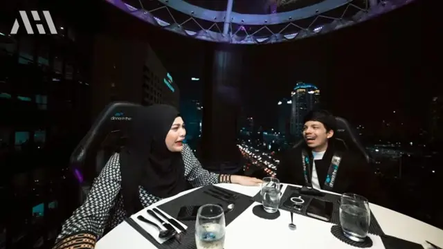 Ekspresi Aurel Hermansyah ketakutan makan di tempat tinggi