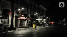 Suasana sepi di kawasan Kota Tua, Jakarta, Kamis (31/12/2020). Pemprov DKI Jakarta menutup kawasan Kota Tua pada malam Tahun Baru kali ini guna mencegah kerumunan warga sebagai langkah memutus penyebaran COVID-19. (merdeka.com/Iqbal S. Nugroho)