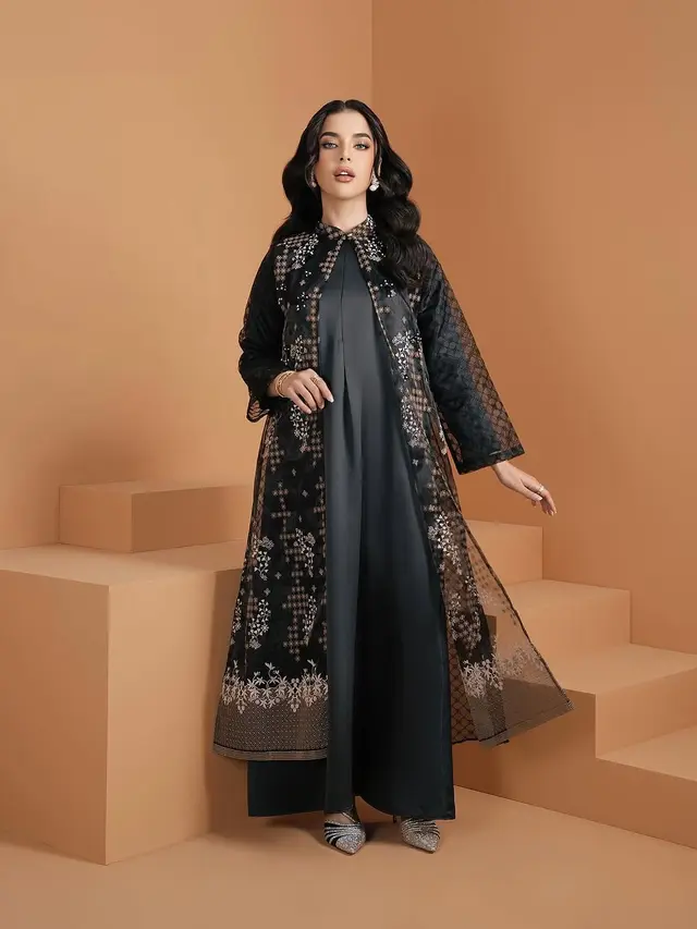 Potret Tasya Farasya Pakai Baju Senada dengan Keluarga dan Sang Ibu (credit: instagram/tasyafarasya)