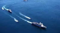 Kapal perang peserta Komodo 2016 merapat di Teluk Bayur (Dokumentasi Puspen TNI AL)