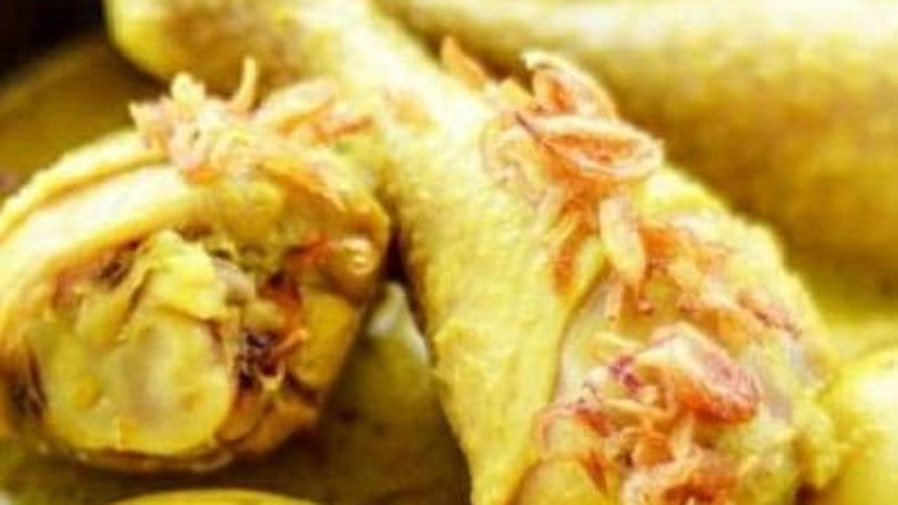 2. Resep Opor Ayam Kampung dan Telur