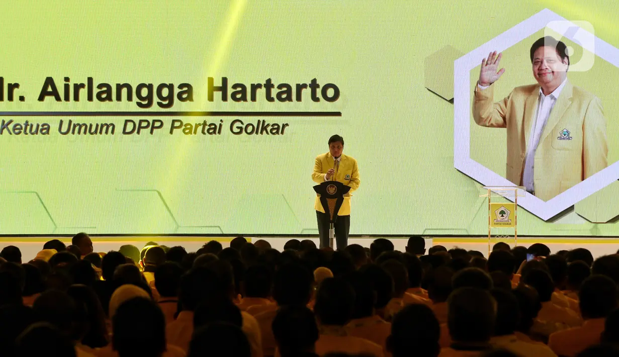 Ketua Umum Partai Golkar Airlangga Hartarto saat berpidato dalam pembukaan Munas X Partai Golkar di Jakarta, Selasa (3/12/2019). Munas Partai Golkar yang berlangsung pada 3-6 Desember 2019 beragendakan pemilihan Ketua Umum Partai Golkar. (Liputan6.com/Johan Tallo)