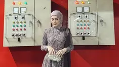 Salah satu kegiatan yang dihadiri oleh ibu dua anak ini adalah kondangan. Dalam momen tersebut, Irish Bella tampil memukau dengan tubuh yang semakin singset. Netizen pun memberikan banyak pujian atas penampilannya yang kini terlihat lebih fit dan langsing. (Liputan6.com/IG/@_irishbella_)