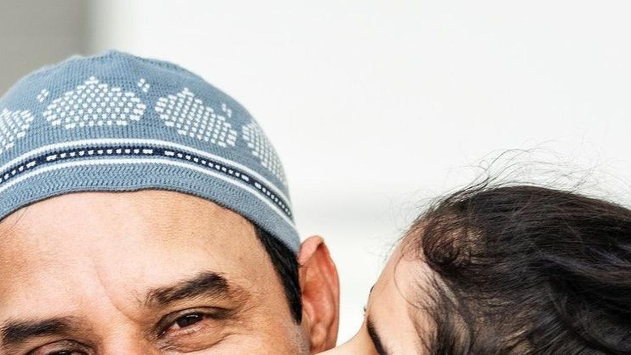 10. "Ya Allah, haramkan wajah ibuku dan ayahku dari disambar oleh api neraka. Karuniakan buatnya surga tanpa hisab."