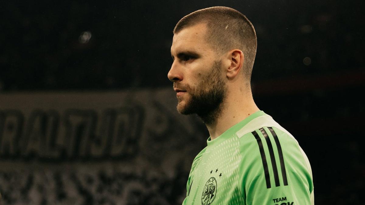 Nikmati Musim Perdana dengan Spesial, Maarten Paes Ingin Berlama-lama di Ajax