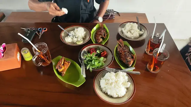 Warung Seruni Spesial Bebek dan Ayam Goreng
